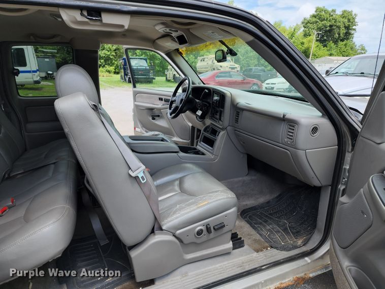 image for item JB9001 2003 Chevrolet Silverado 1500  Ext. Cab pickup truck