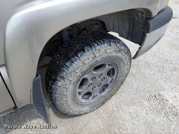 image for item JB9001 2003 Chevrolet Silverado 1500  Ext. Cab pickup truck