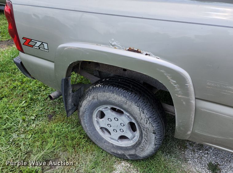 image for item JB9001 2003 Chevrolet Silverado 1500  Ext. Cab pickup truck