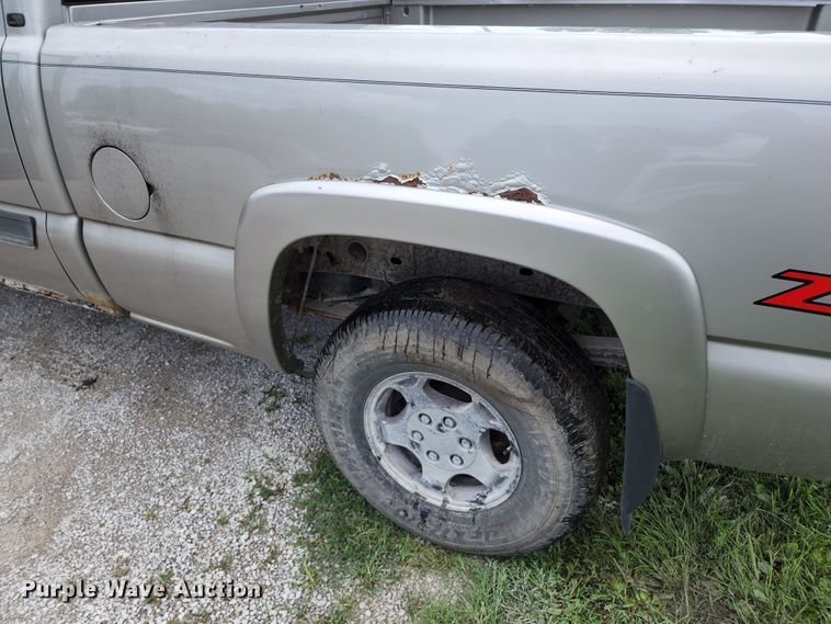 image for item JB9001 2003 Chevrolet Silverado 1500  Ext. Cab pickup truck