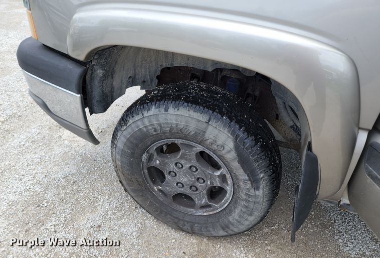 image for item JB9001 2003 Chevrolet Silverado 1500  Ext. Cab pickup truck