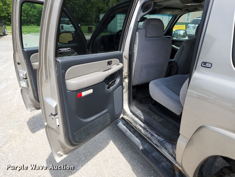 image for item JB9002 2001 Chevrolet Suburban K1500  SUV