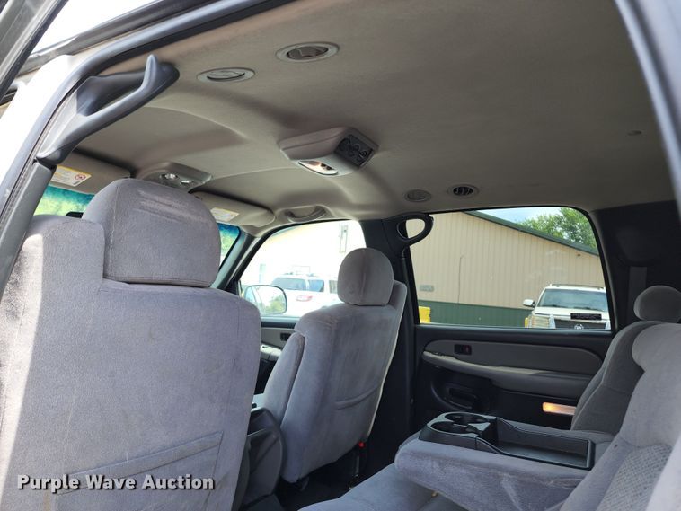 image for item JB9002 2001 Chevrolet Suburban K1500  SUV