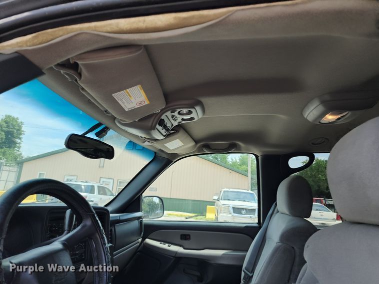 image for item JB9002 2001 Chevrolet Suburban K1500  SUV