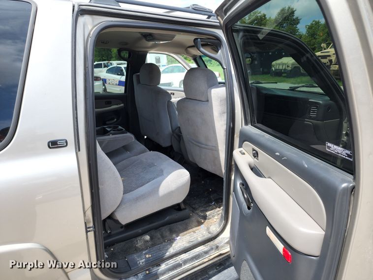 image for item JB9002 2001 Chevrolet Suburban K1500  SUV