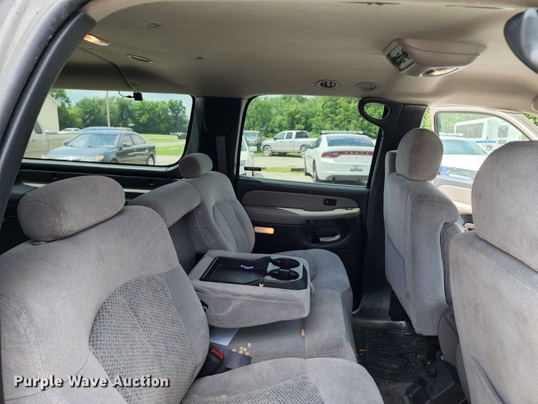 image for item JB9002 2001 Chevrolet Suburban K1500  SUV