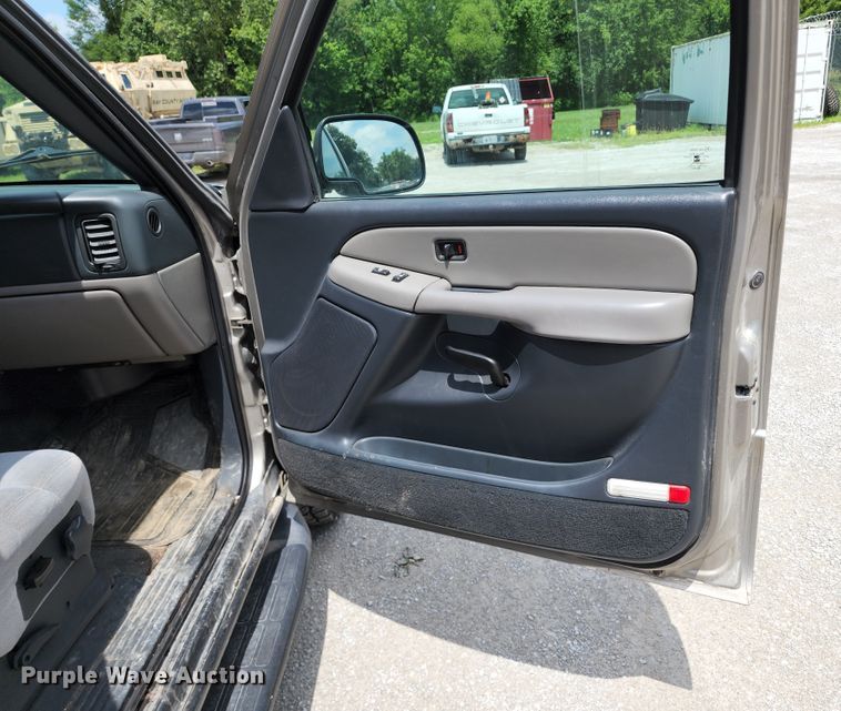 image for item JB9002 2001 Chevrolet Suburban K1500  SUV