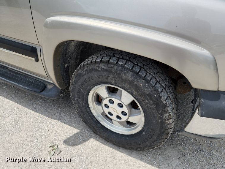 image for item JB9002 2001 Chevrolet Suburban K1500  SUV