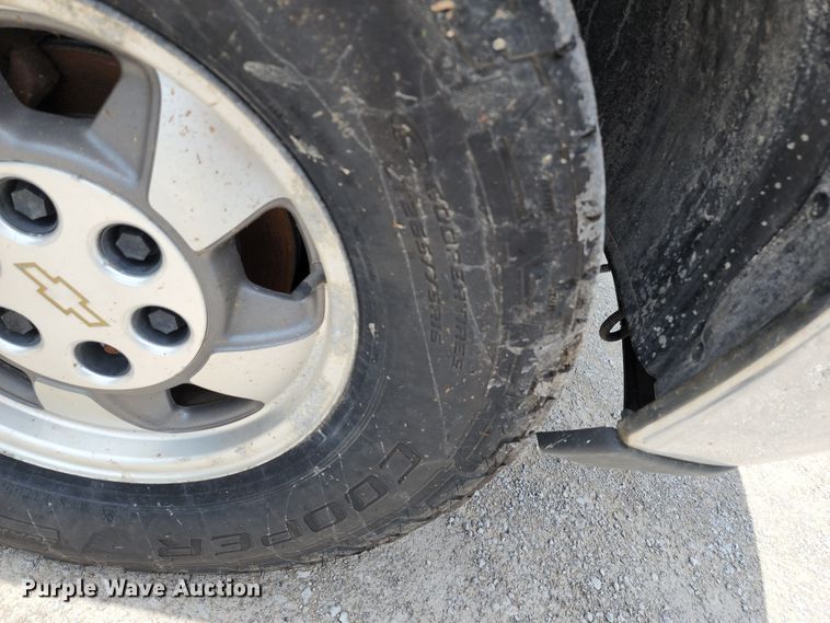 image for item JB9002 2001 Chevrolet Suburban K1500  SUV