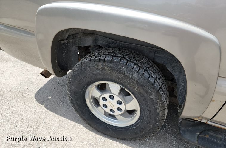 image for item JB9002 2001 Chevrolet Suburban K1500  SUV