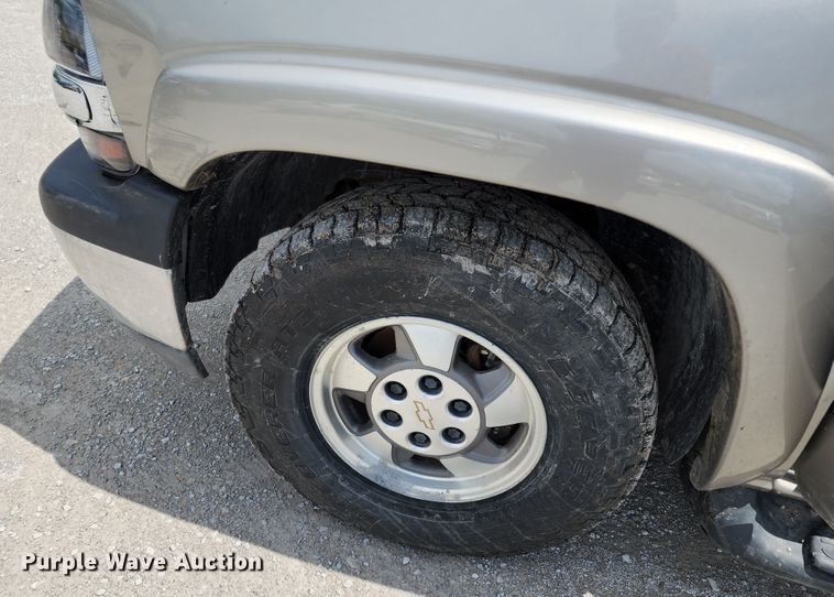 image for item JB9002 2001 Chevrolet Suburban K1500  SUV