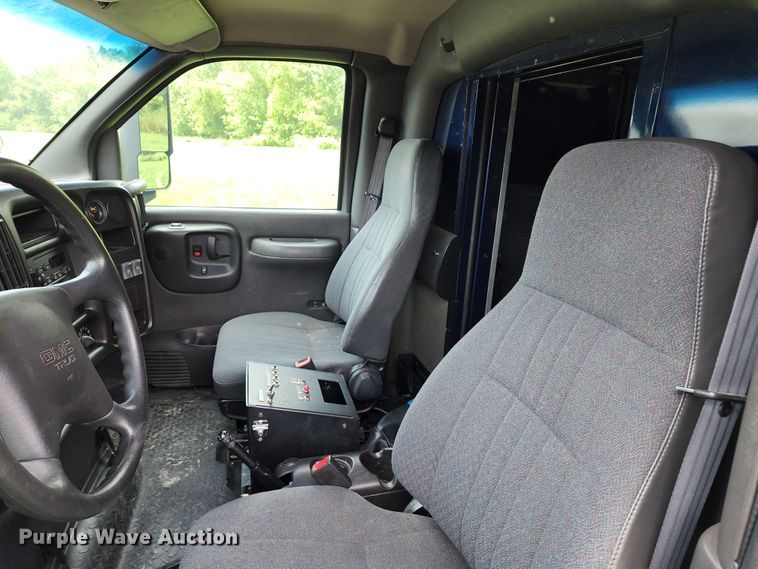 image for item JB9003 2004 GMC C6500  mobile command center