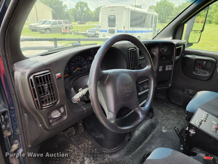 image for item JB9003 2004 GMC C6500  mobile command center