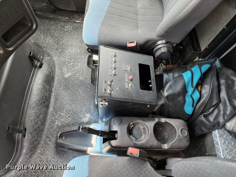 image for item JB9003 2004 GMC C6500  mobile command center