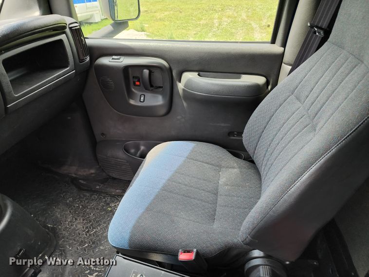 image for item JB9003 2004 GMC C6500  mobile command center