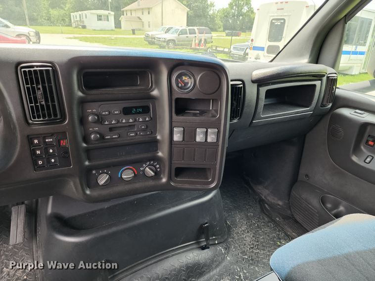 image for item JB9003 2004 GMC C6500  mobile command center