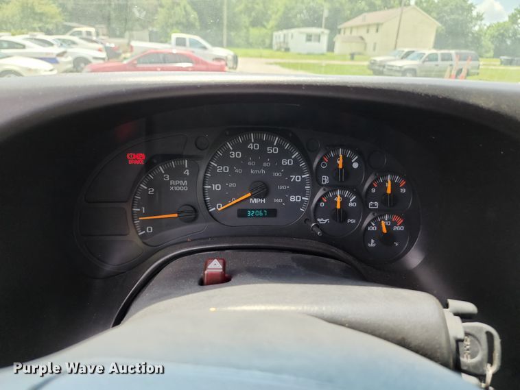 image for item JB9003 2004 GMC C6500  mobile command center