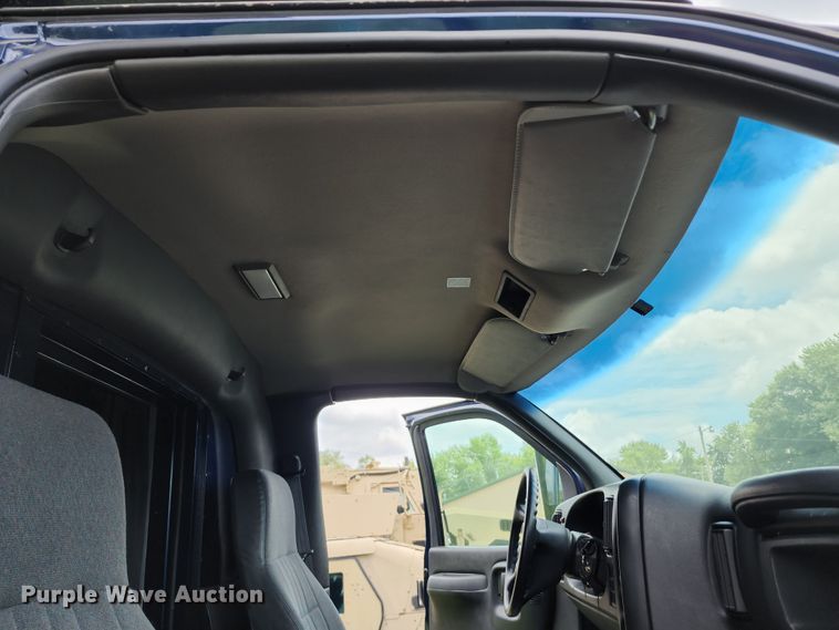 image for item JB9003 2004 GMC C6500  mobile command center