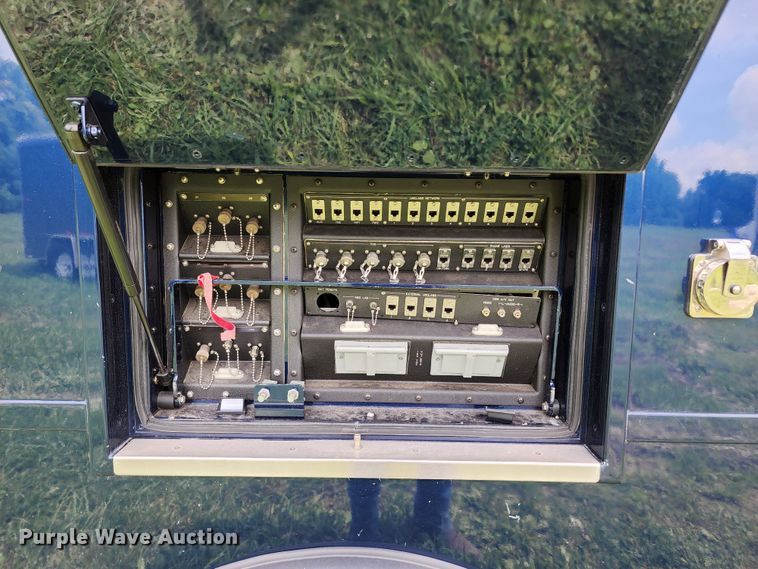 image for item JB9003 2004 GMC C6500  mobile command center