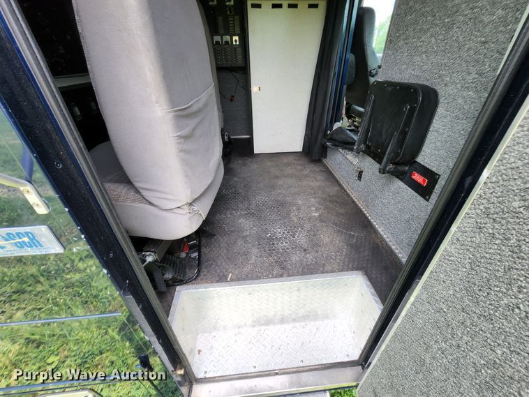 image for item JB9003 2004 GMC C6500  mobile command center