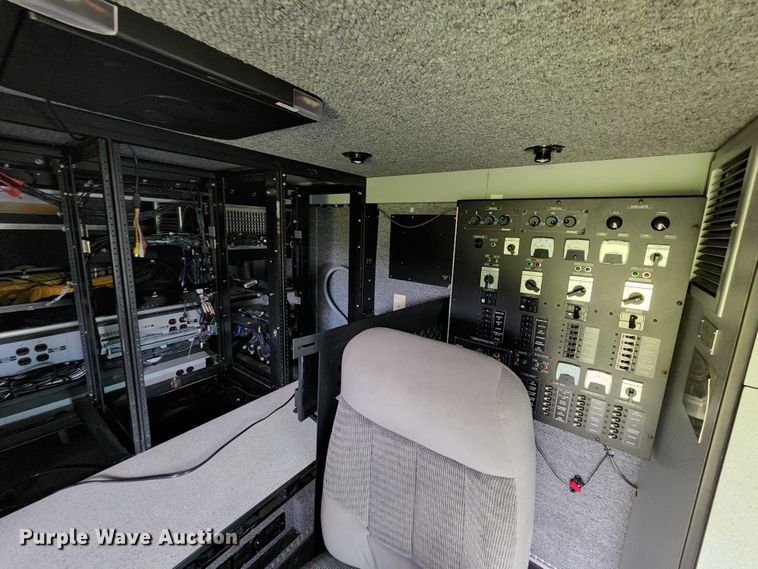 image for item JB9003 2004 GMC C6500  mobile command center