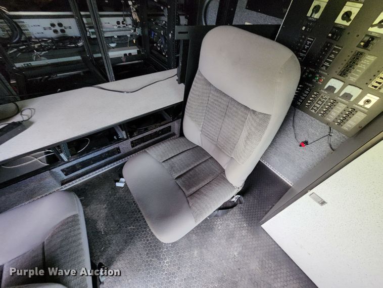 image for item JB9003 2004 GMC C6500  mobile command center