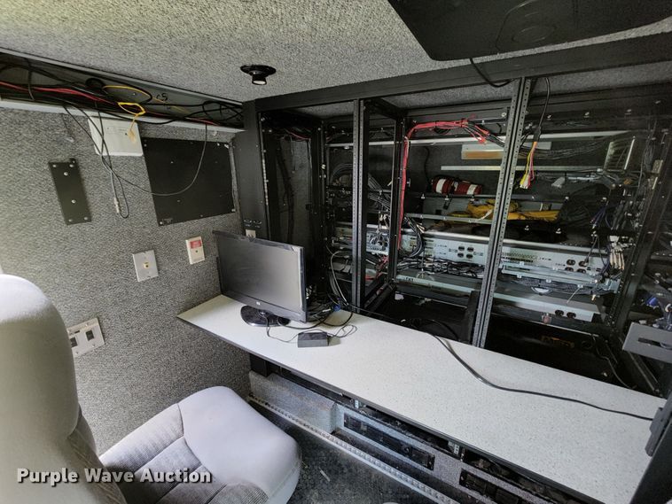 image for item JB9003 2004 GMC C6500  mobile command center
