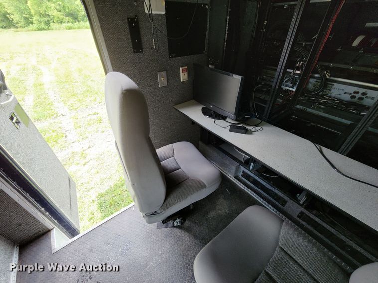 image for item JB9003 2004 GMC C6500  mobile command center