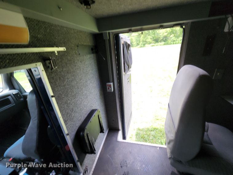 image for item JB9003 2004 GMC C6500  mobile command center