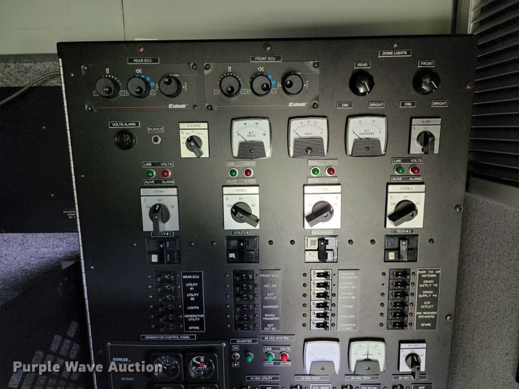 image for item JB9003 2004 GMC C6500  mobile command center