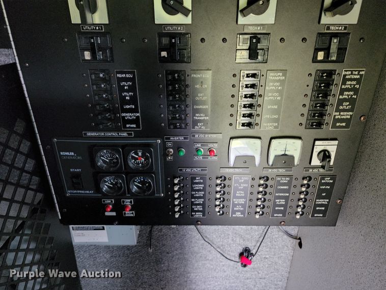 image for item JB9003 2004 GMC C6500  mobile command center