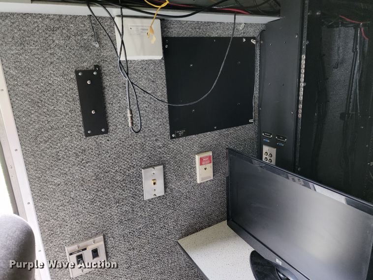 image for item JB9003 2004 GMC C6500  mobile command center