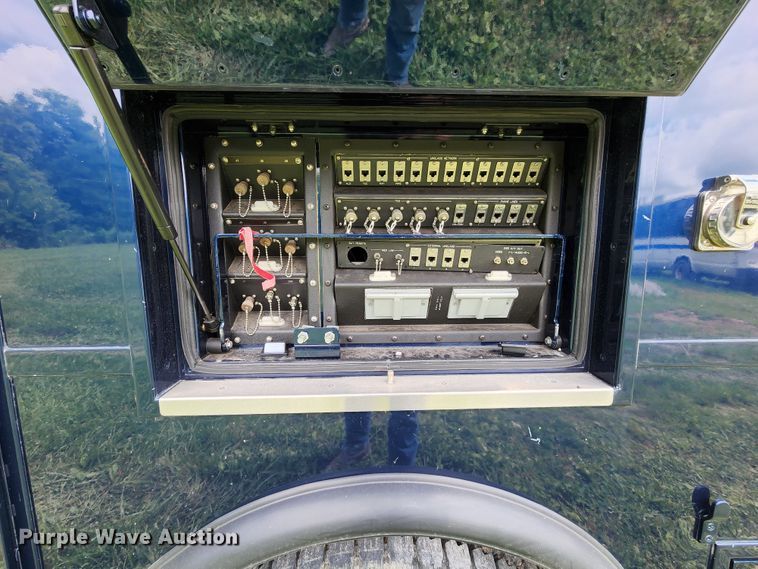 image for item JB9003 2004 GMC C6500  mobile command center