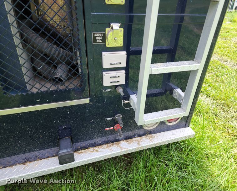 image for item JB9003 2004 GMC C6500  mobile command center