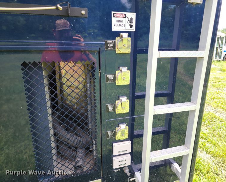 image for item JB9003 2004 GMC C6500  mobile command center