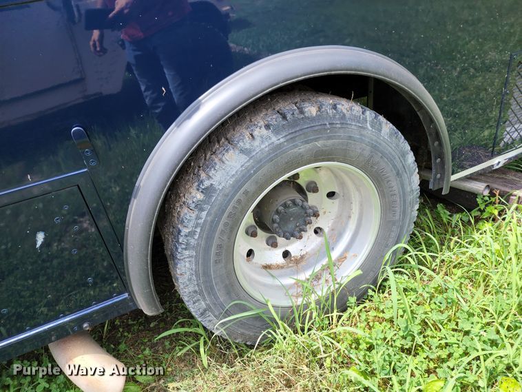 image for item JB9003 2004 GMC C6500  mobile command center