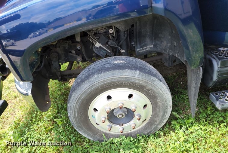 image for item JB9003 2004 GMC C6500  mobile command center