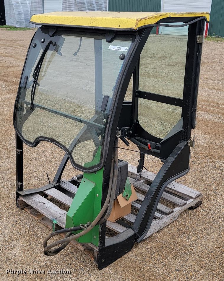 image for item JC9805 John Deere  cab