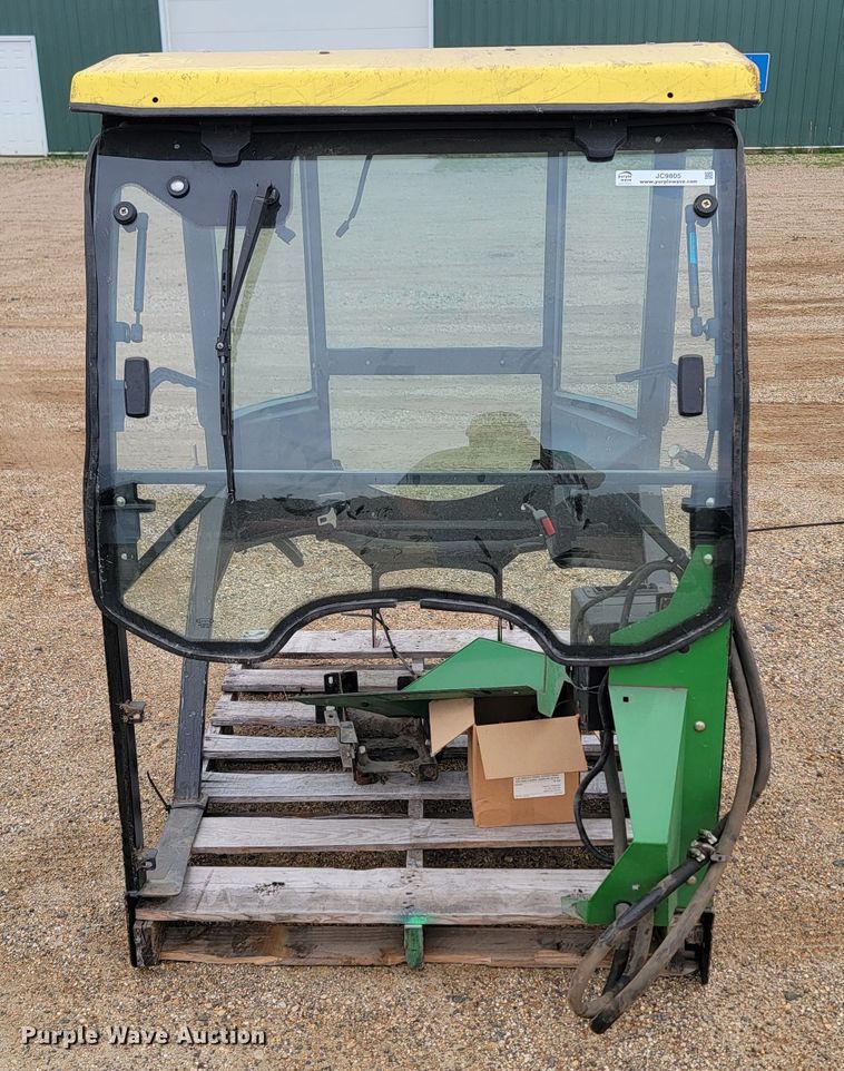 image for item JC9805 John Deere  cab
