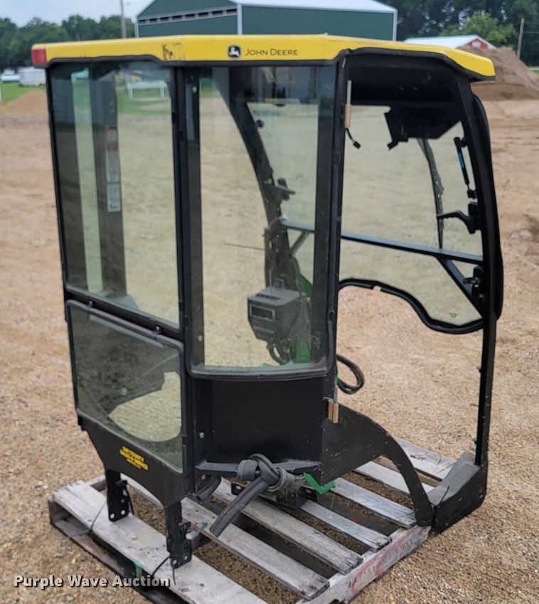 image for item JC9805 John Deere  cab