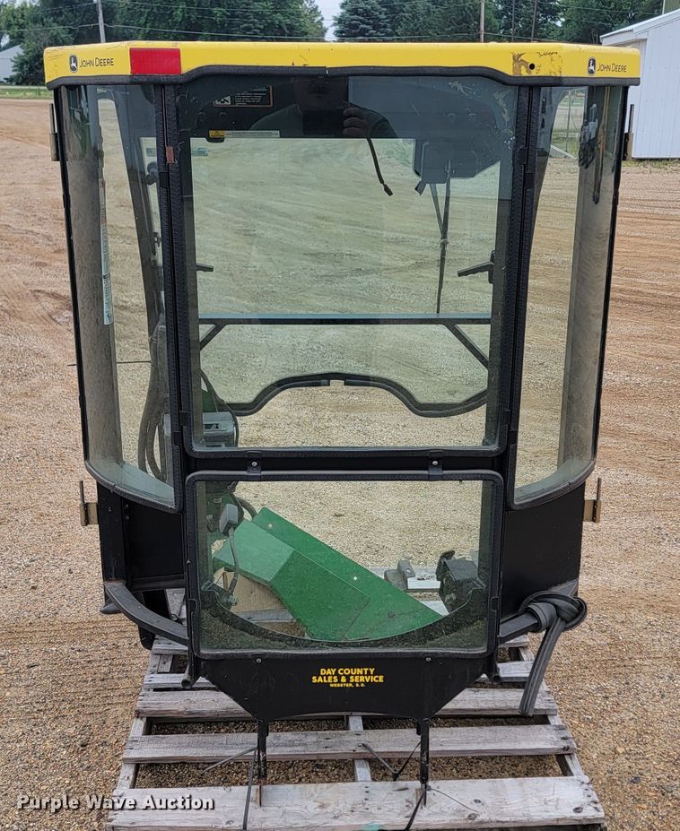 image for item JC9805 John Deere  cab