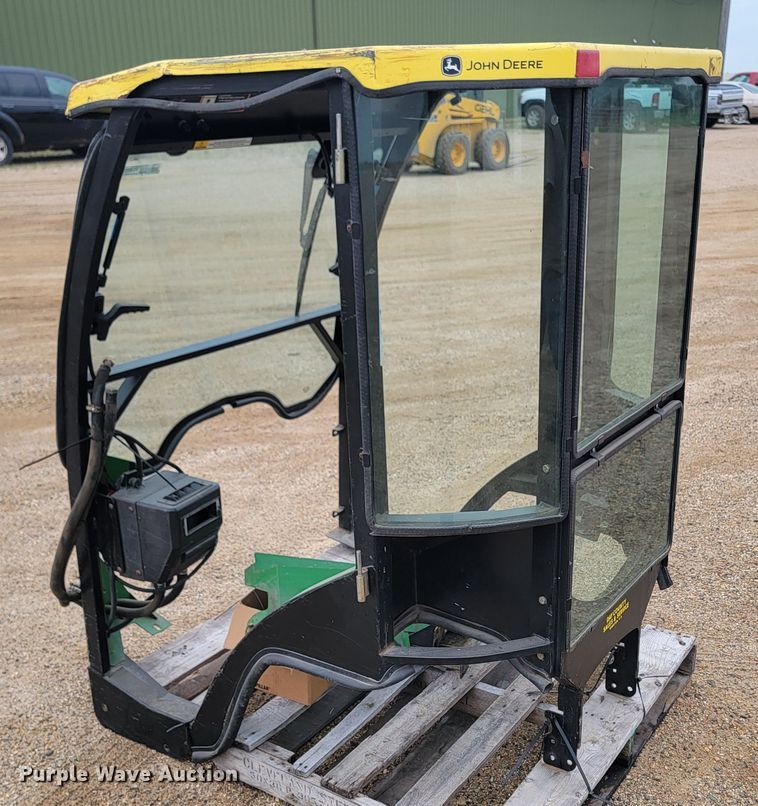 image for item JC9805 John Deere  cab