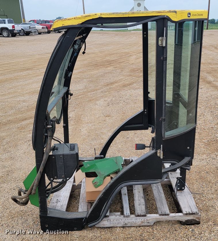 image for item JC9805 John Deere  cab