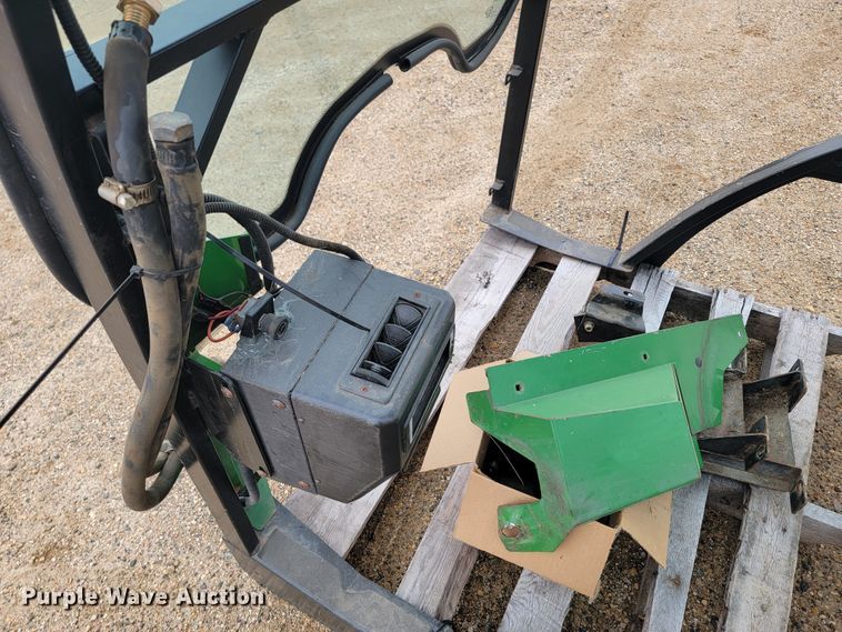 image for item JC9805 John Deere  cab
