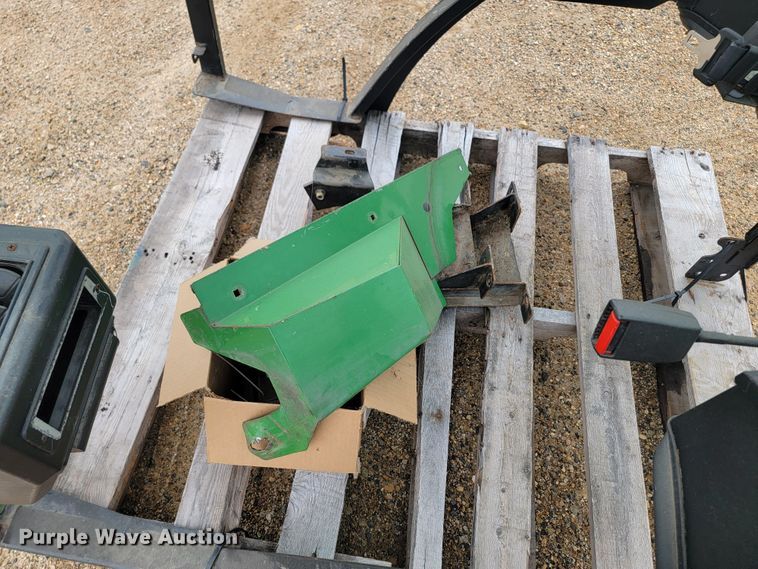 image for item JC9805 John Deere  cab