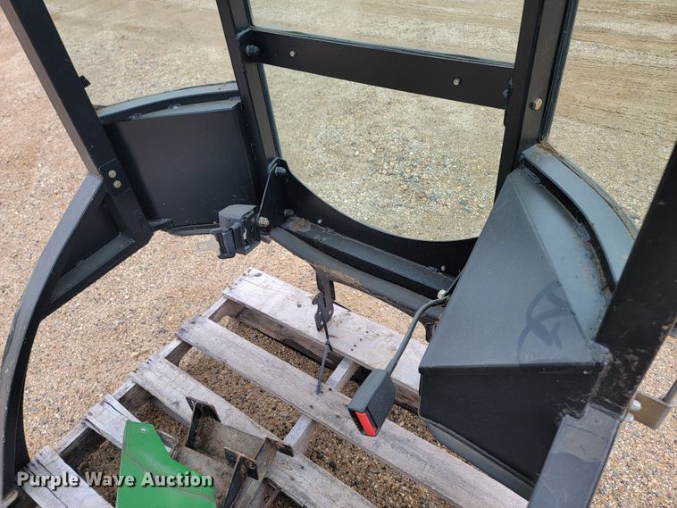image for item JC9805 John Deere  cab