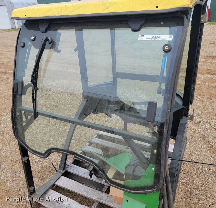 image for item JC9805 John Deere  cab