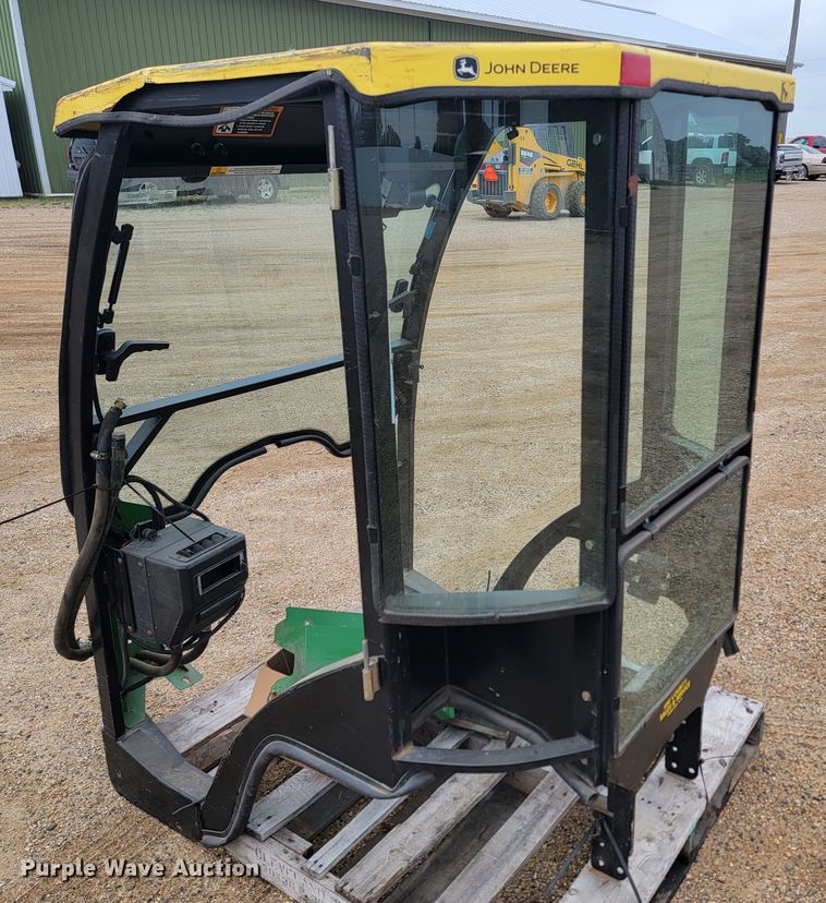 image for item JC9805 John Deere  cab