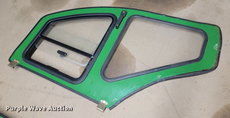 image for item JC9805 John Deere  cab