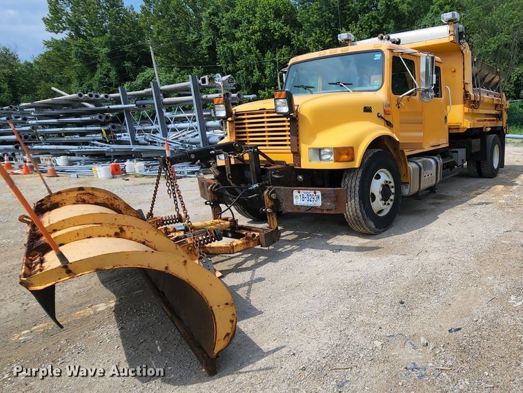 image for item JL9960 2002 International 4900  dump truck